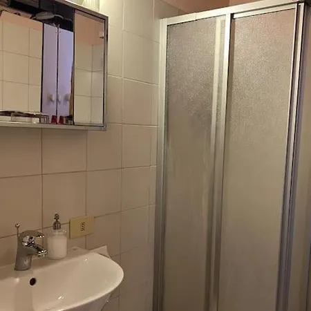 Minimal Con Travi A Vista * ピアチェンツァ