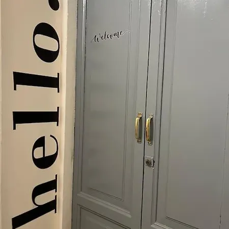 Apartman Minimal Con Travi A Vista Piacenza