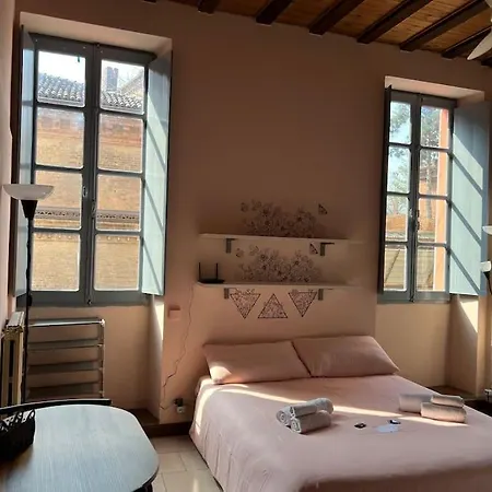 Minimal Con Travi A Vista Piacenza