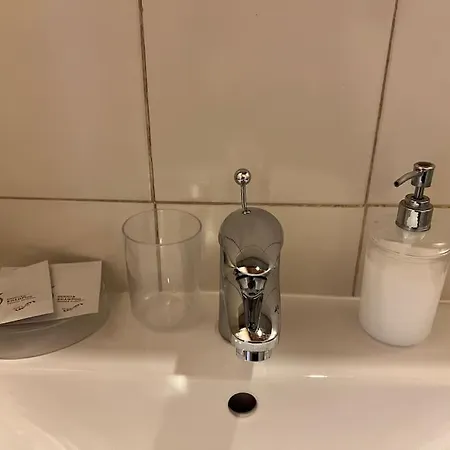 Minimal Con Travi A Vista Piacenza