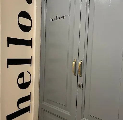 Apartman Minimal Con Travi A Vista Piacenza