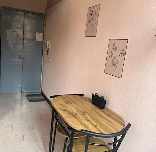 Minimal Con Travi A Vista Lägenhet Piacenza